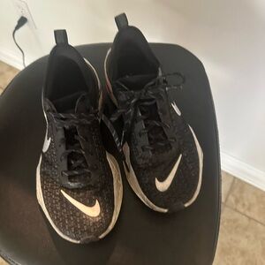 Nike Black and White Women's Sneakers